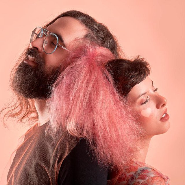 Isa Salles e Leo Ramos, integrantes do duo Scatolove