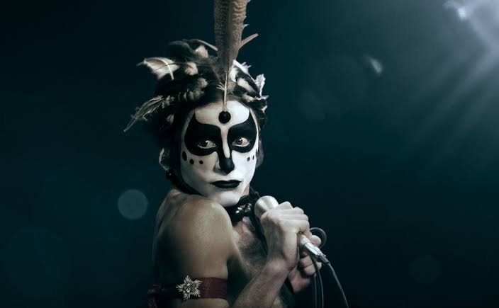 Jesuíta Barbosa como Ney Matogrosso em "Homem com H" - Distribuição Paris Filmes